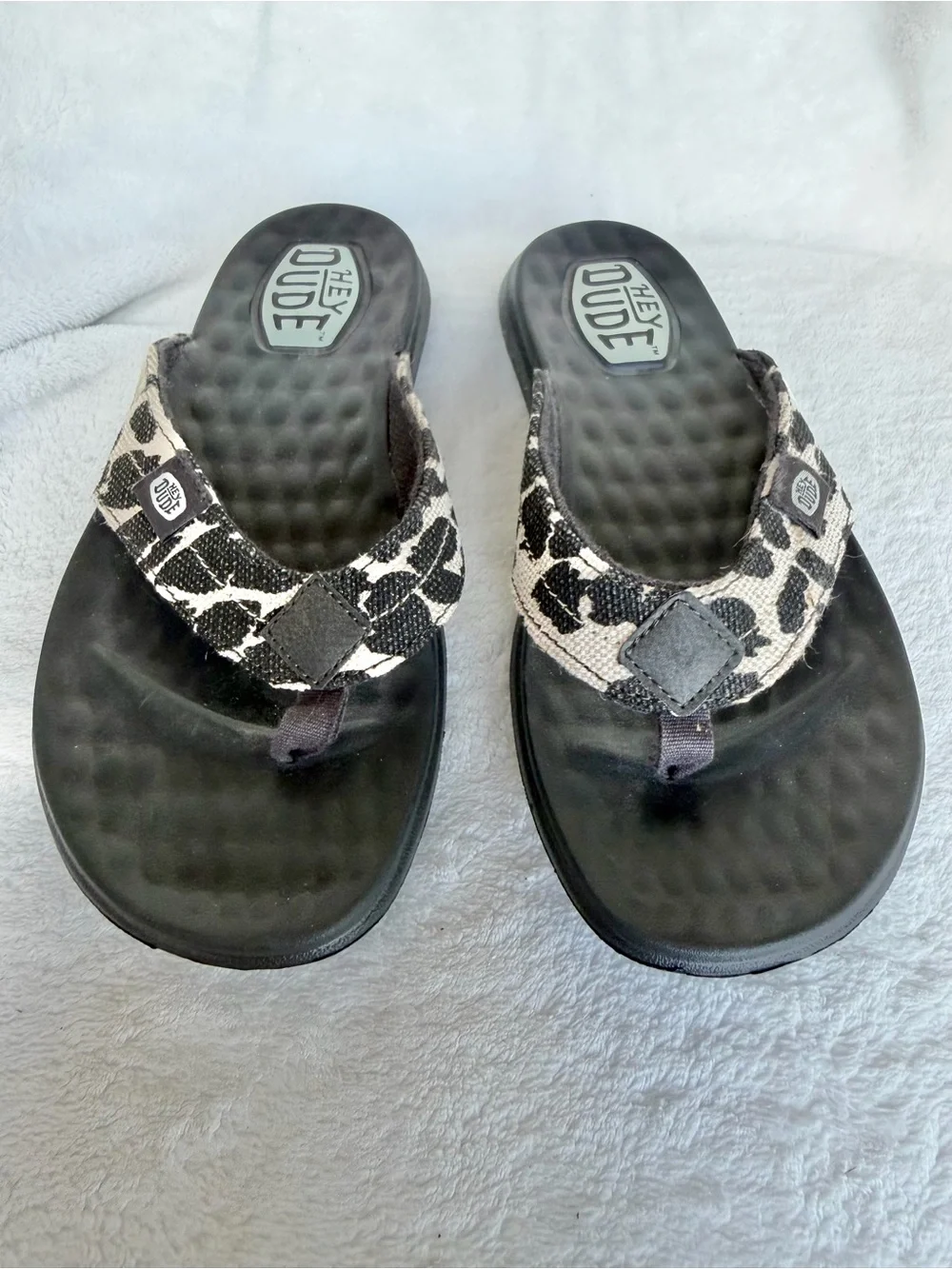 Hey Dude Women’s Black Footbed Leopard-Print Thong Sandals Size 6